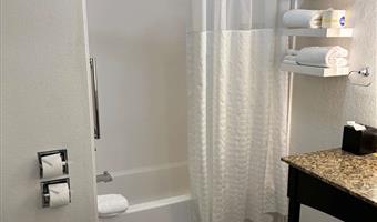 suite-1 king bed, non-smoking, microwave and refrigerator, work desk, wi-fi, full breakfast