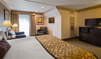 suite-1 king bed, non-smoking, sitting area, microwave and refrigerator, full breakfast