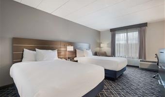 2 double beds, non-smoking, high speed internet access, coffee maker, hairdryer, iron and ironing board, full breakfast