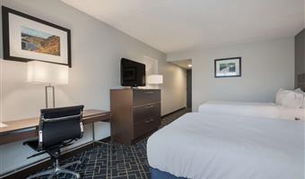 2 double beds, non-smoking, high speed internet access, coffee maker, hairdryer, iron and ironing board, full breakfast