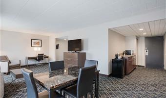 suite-1 king bed, non-smoking, high speed internet access, sofabed, microwave and refrigerator, hairdryer, full breakfast