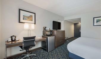 1 king bed, mobility accessible, bathtub, non-smoking, full breakfast