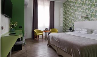 1 queen bed, triple room with single sofabed, full breakfast