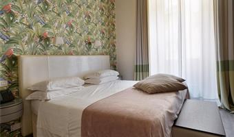 1 queen bed, standard room, twin on request, full breakfast