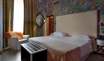 1 queen bed, standard room, twin on request, full breakfast