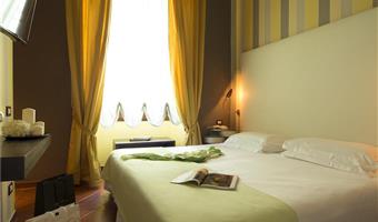 1 queen bed, standard room, twin on request, full breakfast