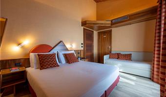 1 queen bed, non-smoking, executive room, sofabed, coffee and tea maker, bathrobe