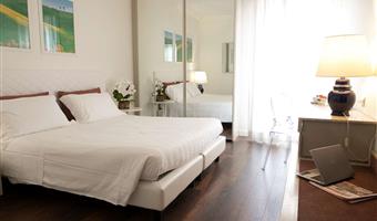 1 queen bed, non-smoking, standard room