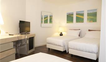1 queen bed, non-smoking, sofabed for one person, triple room