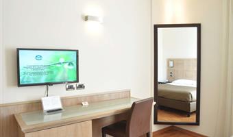 1 queen bed, classic room