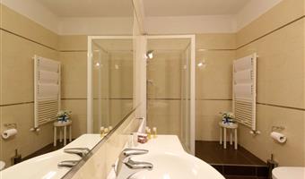 1 queen bed, non-smoking, superior room, twin on request