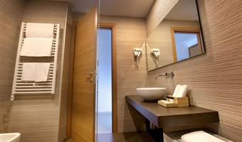 1 queen bed, non-smoking, deluxe room