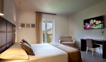 1 queen bed, non-smoking, deluxe room