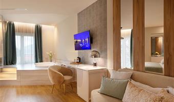 1 queen bed, non-smoking, junior suite