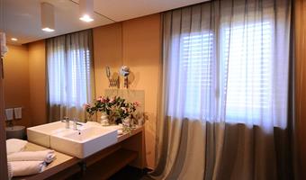 1 queen bed, non-smoking, superior, convertible in twin beds