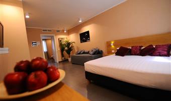 1 queen bed, non-smoking, deluxe room