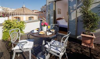 1 king bed, non-smoking, superior room, coffee and tea maker, bathrobe and slippers, wi-fi, 1 bottle of water, shopping card