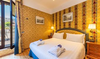 1 king bed, non-smoking, superior room, coffee and tea maker, bathrobe and slippers, wi-fi, 1 bottle of water, shopping card