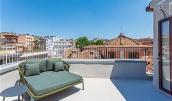 1 king bed, non-smoking, superior room, coffee and tea maker, bathrobe and slippers, wi-fi, 1 bottle of water, shopping card