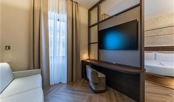 1 king bed, non-smoking, comfort room, sofabed for 1 person, coffee and tea maker, slippers, wi-fi, shopping card