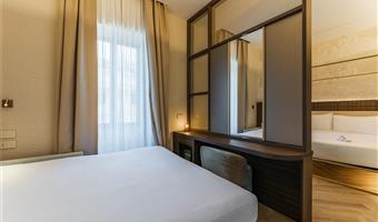 1 king bed, non-smoking, comfort room, sofabed for 1 person, coffee and tea maker, slippers, wi-fi, shopping card