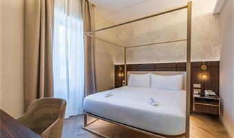 1 king bed, non-smoking, comfort room, sofabed for 1 person, coffee and tea maker, slippers, wi-fi, shopping card