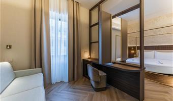 1 king bed, non-smoking, comfort room, sofabed for 1 person, coffee and tea maker, slippers, wi-fi, shopping card