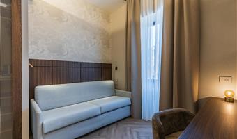 1 king bed, non-smoking, comfort room, sofabed for 1 person, coffee and tea maker, slippers, wi-fi, shopping card