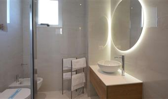 1 queen bed, non-smoking, balcony, sea view, coffee and tea maker