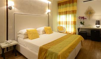 1 queen bed, non-smoking, balcony, side sea view, coffee and tea maker