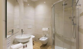 1 queen bed, non-smoking, balcony, side sea view, coffee and tea maker