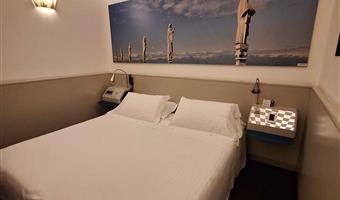 1 queen and 1 single, non-smoking, standard room