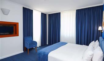 1 king bed, non-smoking, superior room, wi-fi, coffee and tea maker, shower, full breakfast