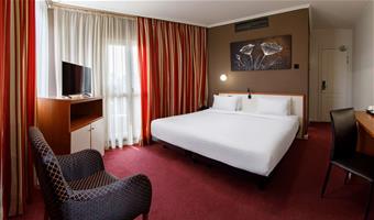 1 king bed, non-smoking, comfort room, balcony, wi-fi, coffee maker, full breakfast