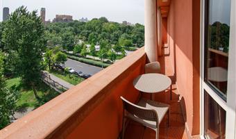 1 king bed, non-smoking, comfort room, balcony, wi-fi, coffee maker, full breakfast