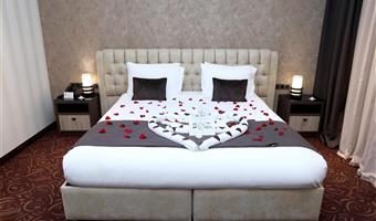 1 king bed, non-smoking, superior room, panoramic mountain view, air-conditioned, wi-fi, coffee and tea maker, full breakfast