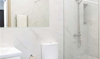 1 king bed, non-smoking, executive room, balcony, wi-fi, air-conditioned, coffee and tea maker, full breakfast