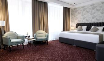 1 king bed, non-smoking, executive room, balcony, wi-fi, air-conditioned, coffee and tea maker, full breakfast