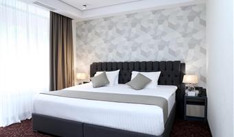 1 king bed, non-smoking, executive room, balcony, wi-fi, air-conditioned, coffee and tea maker, full breakfast