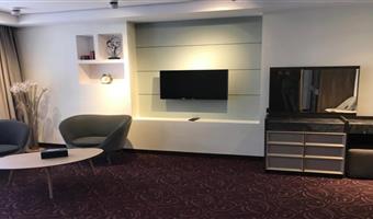 suite-1 king bed, non-smoking, balcony, living room, wi-fi, coffee and tea maker, bathtub, full breakfast