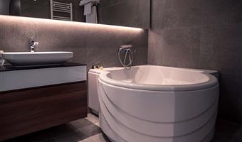 1 king bed, non-smoking, superior room, wi-fi, coffee and tea maker, mini bar, jacuzzi, full breakfast