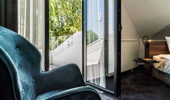 1 king bed, non-smoking, superior room, wi-fi, coffee and tea maker, mini bar, jacuzzi, full breakfast