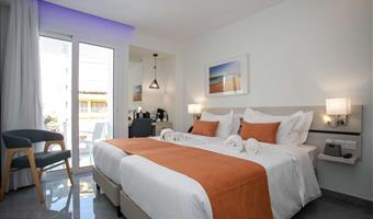 2 single beds, non-smoking, sofabed, work desk, safe box, wi-fi, coffee and tea maker, full breakfast