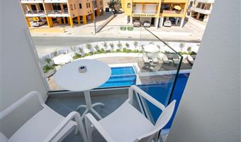 2 single beds, non-smoking, sofabed, work desk, safe box, wi-fi, coffee and tea maker, full breakfast