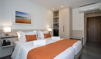 2 single beds, non-smoking, work desk, safe box, wi-fi, coffee and tea maker, full breakfast