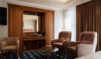 suite-1 king bed, non-smoking, family room, sofabed, balcony, living room, kitchen
