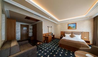 1 queen and 1 single, non-smoking, deluxe room, balcony