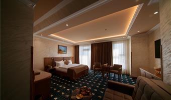 1 queen and 1 single, non-smoking, deluxe room, balcony