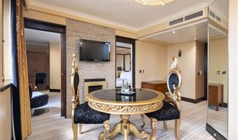 1 king bed, non-smoking, junior suite