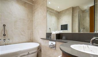 1 king bed, non-smoking, junior suite